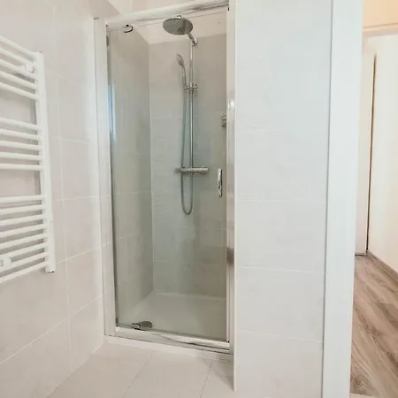 Al 13 Rosso - Lakeside Leisure & Business Apartman