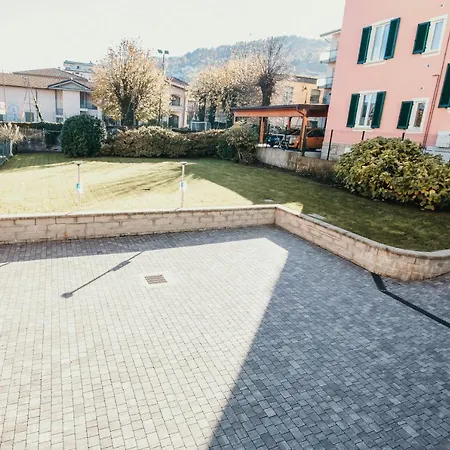 Al 13 Rosso - Lakeside Leisure & Business *