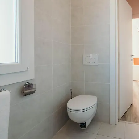 Apartman Al 13 Rosso - Lakeside Leisure & Business