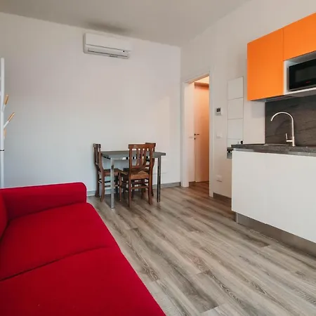 Al 13 Rosso - Lakeside Leisure & Business *