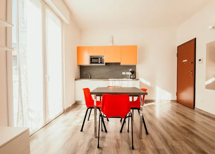 Al 13 Rosso - Lakeside Leisure & Business