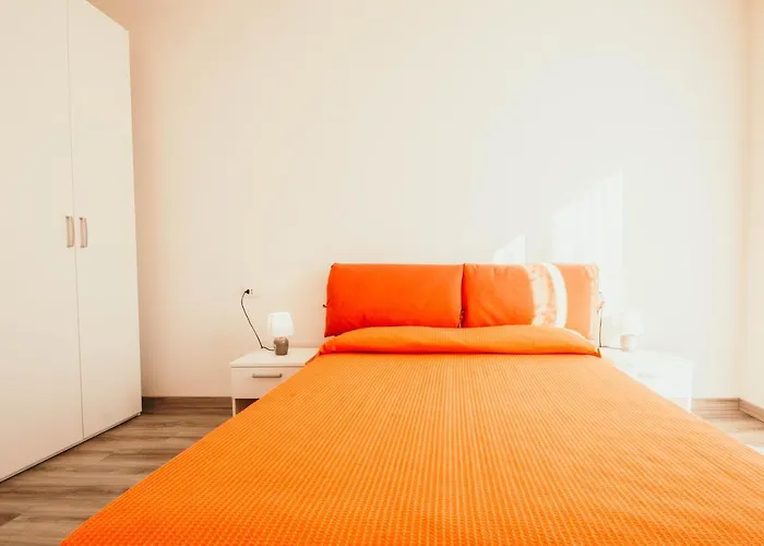 Al 13 Rosso - Lakeside Leisure & Business *