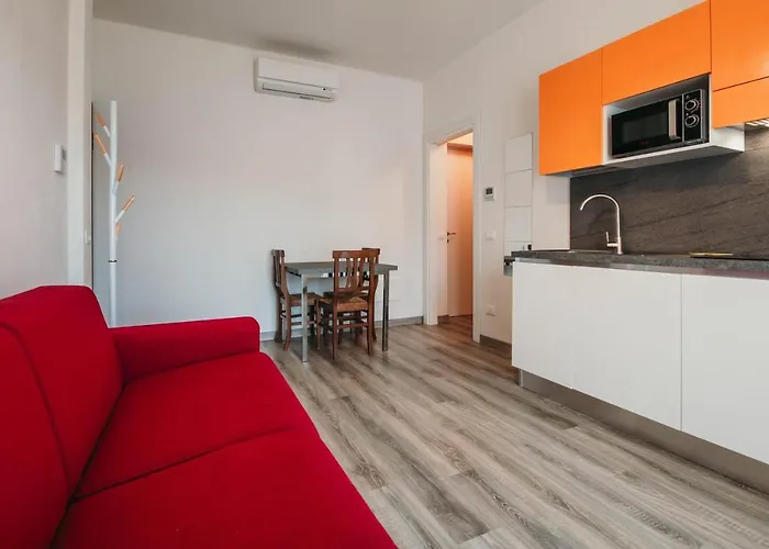 Al 13 Rosso - Lakeside Leisure & Business *