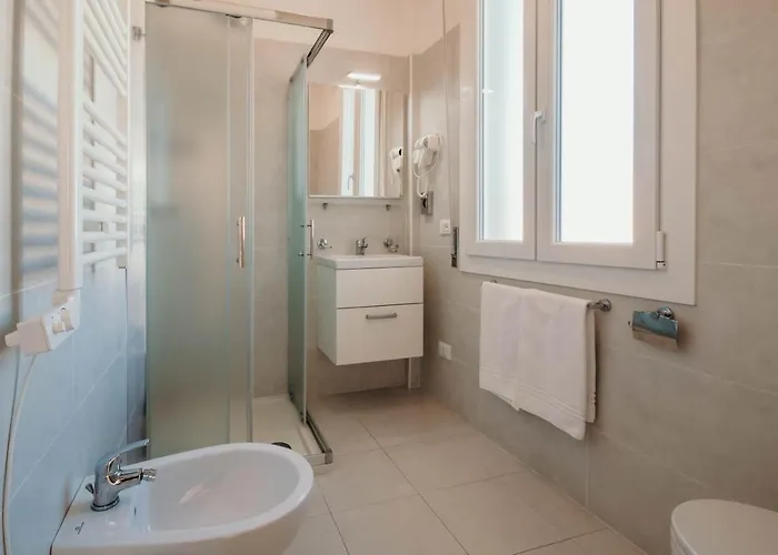 Al 13 Rosso - Lakeside Leisure & Business *